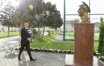 İlham Əliyev Milli Qəhrəmanın adını daşıyan məktəbin açılışında - FOTOLAR